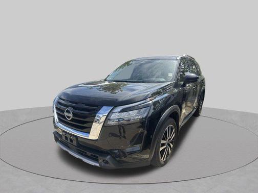 Super Black 2025 Nissan Pathfinder Platinum 4WD