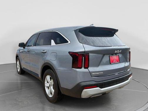 Everlasting Silver 2024 Kia Sorento LX