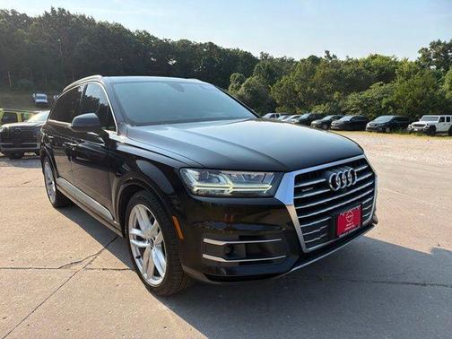 Orca Black Metallic 2017 Audi Q7 3.0T Prestige