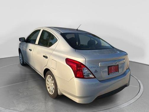 Brilliant Silver Metallic 2018 Nissan Versa 1.6 S