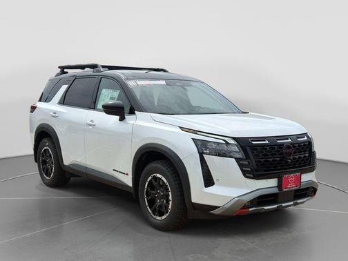 Everest White Pearl/Black 2026 Nissan Pathfinder Rock Creek