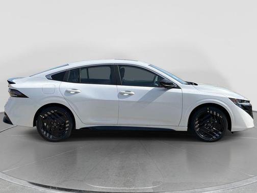Aspen White Tricoat 2026 Nissan Sentra SR