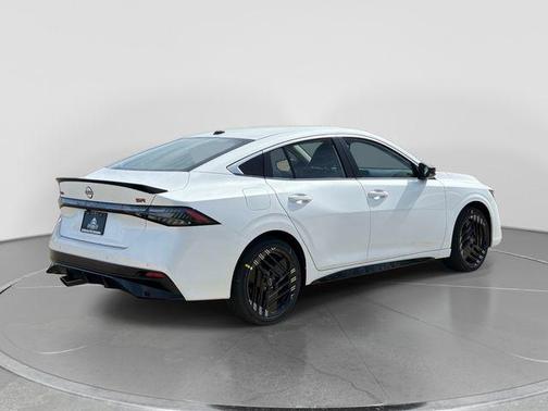 Aspen White Tricoat 2026 Nissan Sentra SR