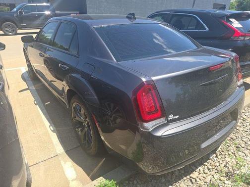 Granite Crystal Metallic Clearcoat 2023 Chrysler 300 Touring