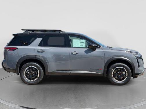 Boulder Gray/Super Black 2026 Nissan Pathfinder Rock Creek