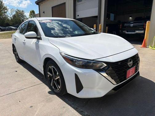 Aspen White Tricoat 2024 Nissan Sentra SV
