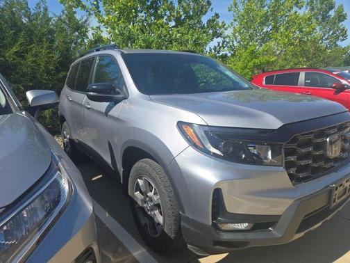 Silver Metallic 2022 Honda Passport AWD TrailSport