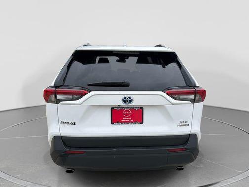 Ice Cap 2024 Toyota RAV4 Hybrid XLE