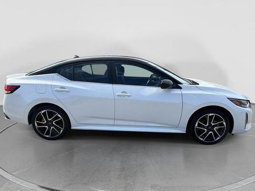 Aspen White/Super Black 2025 Nissan Sentra SR