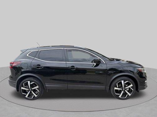 Magnetic Black Pearl 2022 Nissan Rogue Sport SL