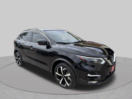 Magnetic Black Pearl 2022 Nissan Rogue Sport SL