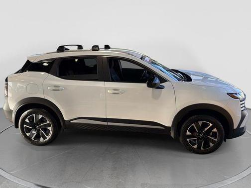 Aspen White Tricoat 2026 Nissan Kicks SV