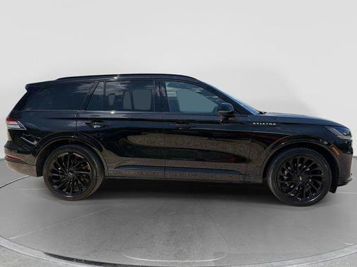 Infinite Black Metallic Clearcoat 2025 Lincoln Aviator Reserve AWD