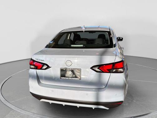 Gray Sky Pearl 2025 Nissan Versa 1.6 SV