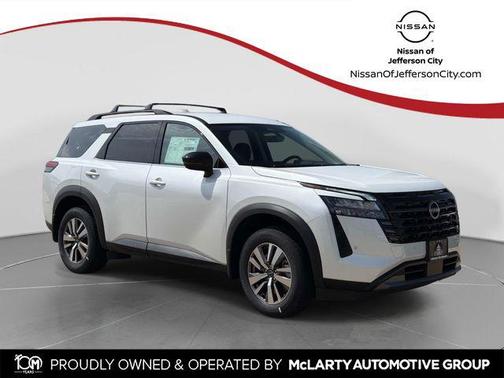 Everest White Pearl Tricoat 2026 Nissan Pathfinder SL