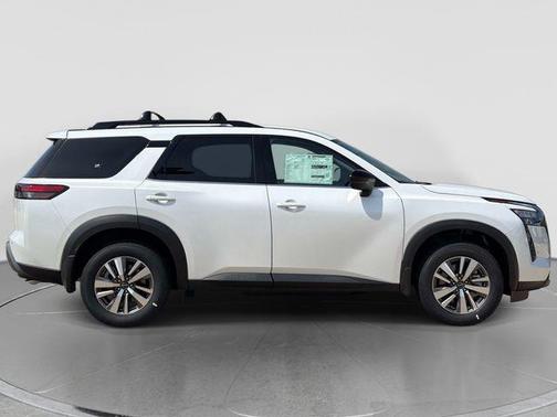 Everest White Pearl Tricoat 2026 Nissan Pathfinder SL