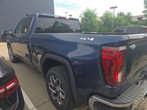 Pacific Blue Metallic 2023 GMC Sierra 1500 SLE
