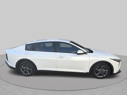 Snow White Pearl 2025 Kia K4 LXS