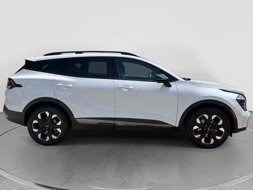 Glacial White Pearl 2024 Kia Sportage X-Line