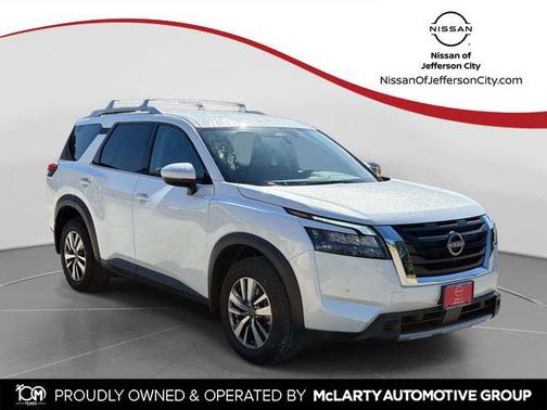 Everest White Pearl Tricoat 2025 Nissan Pathfinder SL 4WD