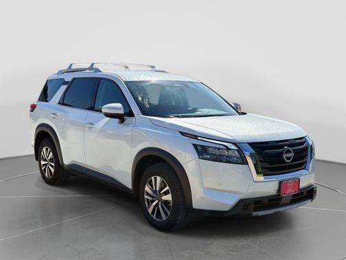 Everest White Pearl Tricoat 2025 Nissan Pathfinder SL 4WD