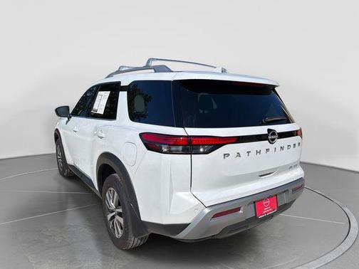 Everest White Pearl Tricoat 2025 Nissan Pathfinder SL 4WD