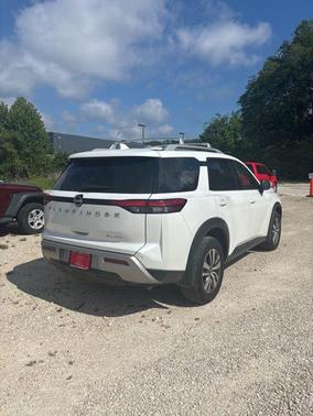 Everest White Pearl Tricoat 2025 Nissan Pathfinder SL 4WD