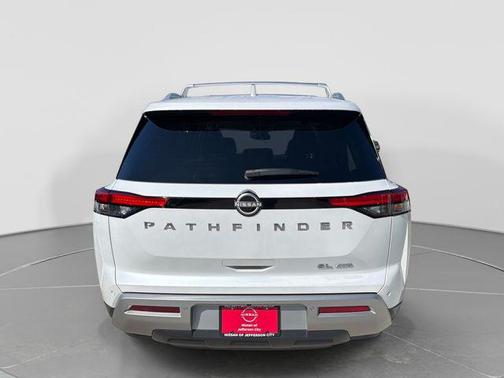 Everest White Pearl Tricoat 2025 Nissan Pathfinder SL 4WD