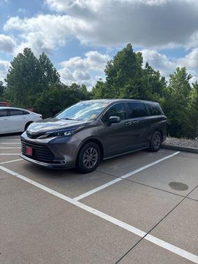 Predawn Gray Mica 2024 Toyota Sienna XLE