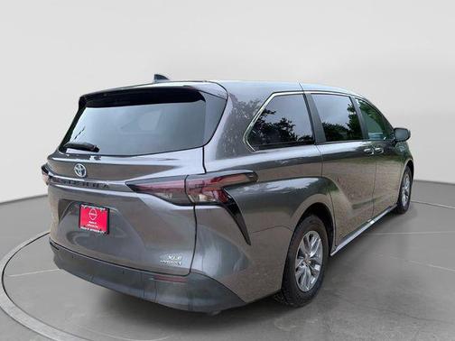 Predawn Gray Mica 2024 Toyota Sienna XLE