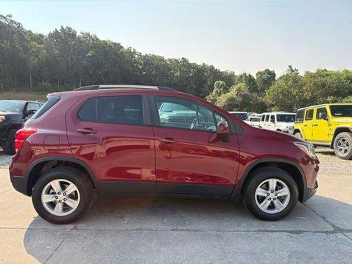 Crimson Metallic 2022 Chevrolet Trax LT