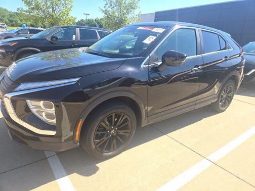 Labrador Black Pearl 2024 Mitsubishi Eclipse Cross LE