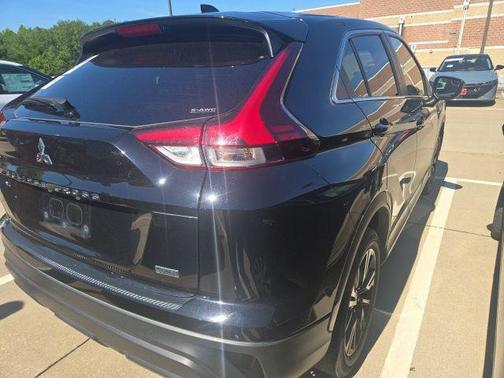Labrador Black Pearl 2024 Mitsubishi Eclipse Cross LE