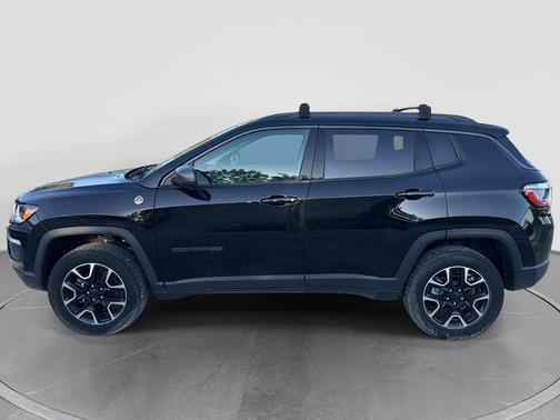 Diamond Black Crystal Pearlcoat 2020 Jeep Compass Trailhawk