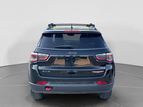 Diamond Black Crystal Pearlcoat 2020 Jeep Compass Trailhawk