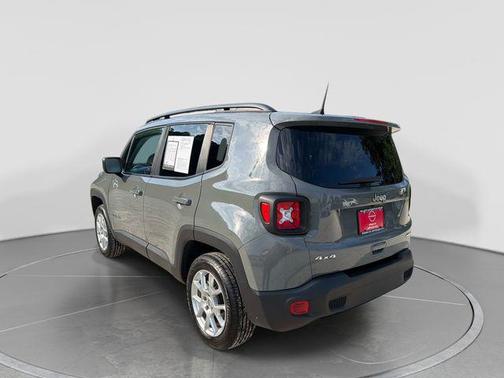 Sting-Gray Clearcoat 2022 Jeep Renegade Latitude