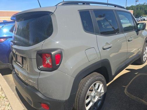 Sting-Gray Clearcoat 2022 Jeep Renegade Latitude
