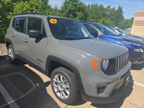 Sting-Gray Clearcoat 2022 Jeep Renegade Latitude