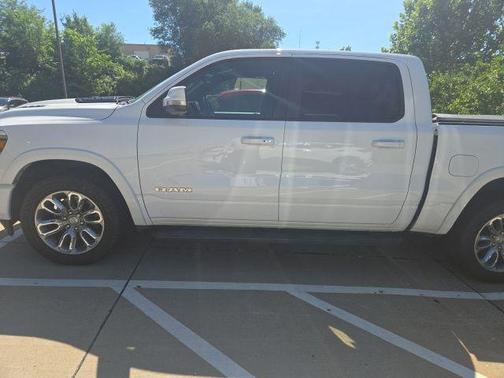 Bright White Clearcoat 2022 RAM 1500 Laramie