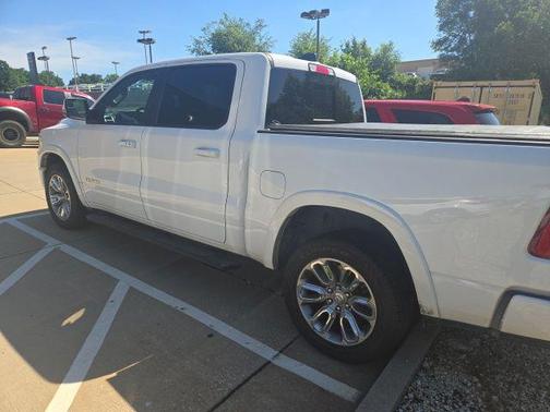 Bright White Clearcoat 2022 RAM 1500 Laramie