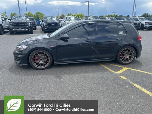 Deep Black Pearl Metallic 2018 Volkswagen Golf GTI 2.0T S 4-Door