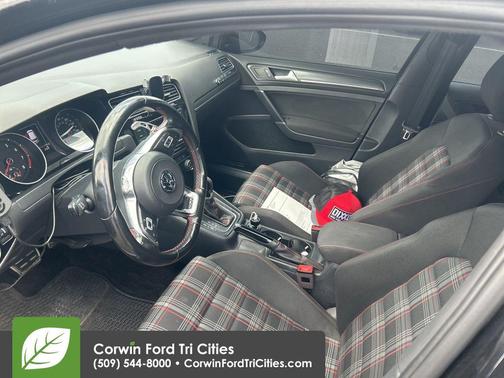 Deep Black Pearl Metallic 2018 Volkswagen Golf GTI 2.0T S 4-Door