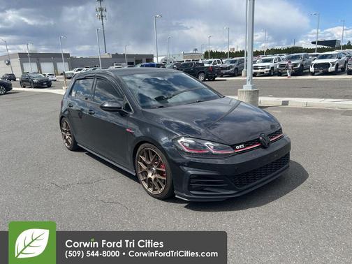 Deep Black Pearl Metallic 2018 Volkswagen Golf GTI 2.0T S 4-Door