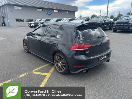 Deep Black Pearl Metallic 2018 Volkswagen Golf GTI 2.0T S 4-Door