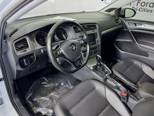 2015 Volkswagen Golf SportWagen TDI SE 4-Door