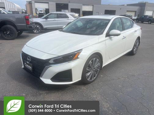 Pearl White Tricoat 2023 Nissan Altima 2.5 SL