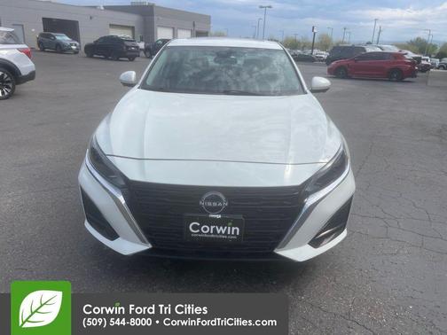 Pearl White Tricoat 2023 Nissan Altima 2.5 SL