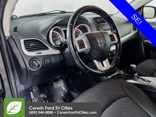Pitch Black Clearcoat 2019 Dodge Journey SE