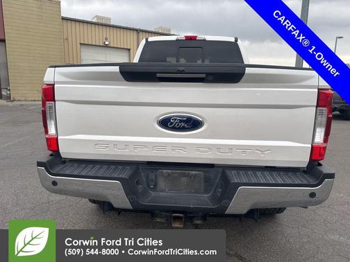 White Platinum Metallic Tri-Coat 2018 Ford F-350 Lariat