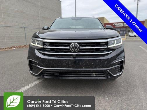 Deep Black Pearl 2021 Volkswagen Atlas Cross Sport 3.6L V6 SEL Premium R-Line